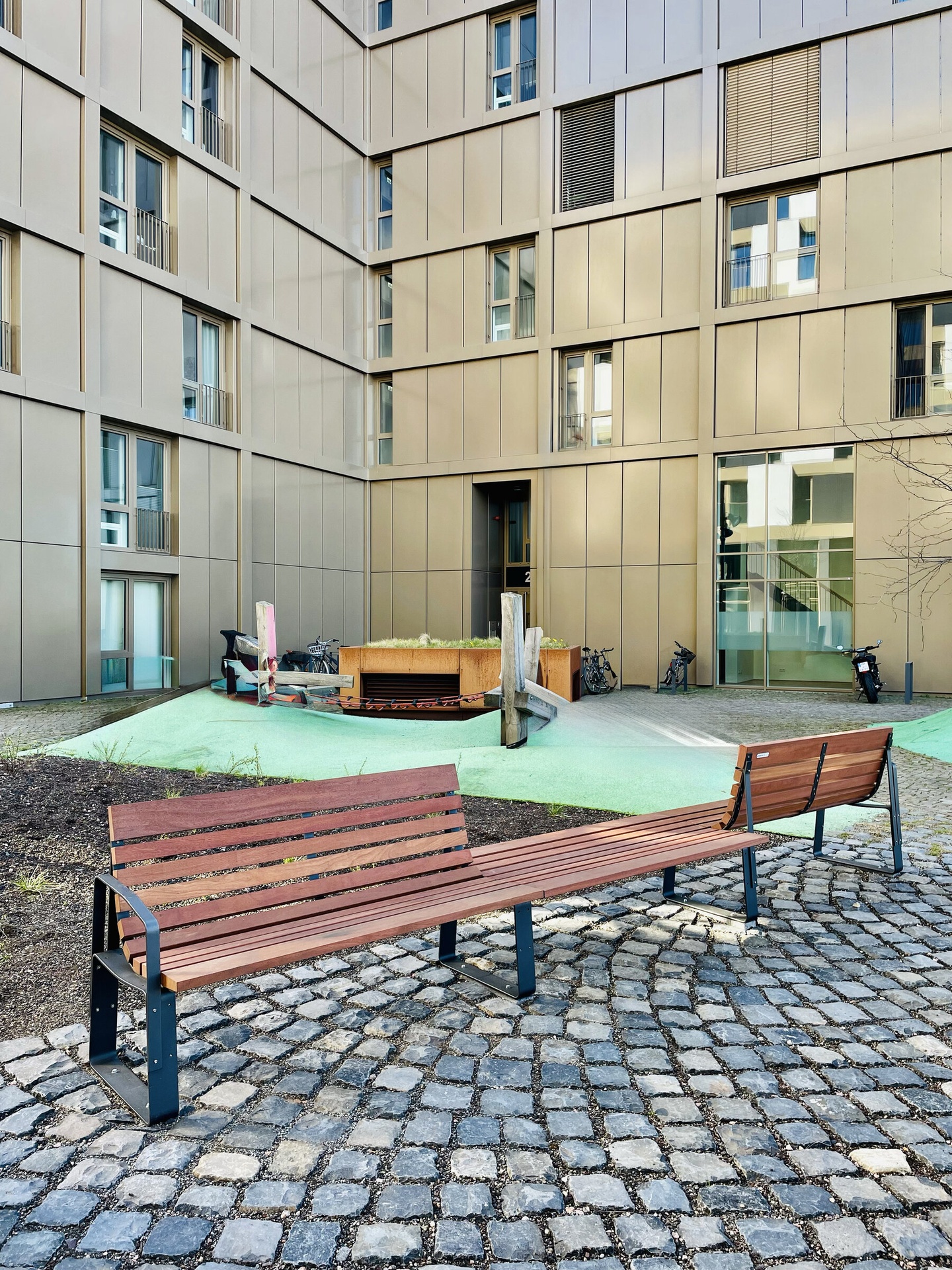 Modulaire design zitbank Bilateral® 3 modules (2 met rugleuning alternerend en middelste module zonder rug)