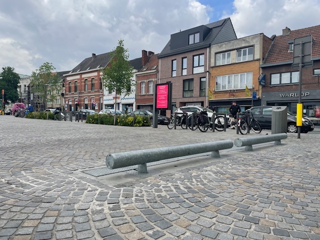Anti-parking rail - retractable 6m