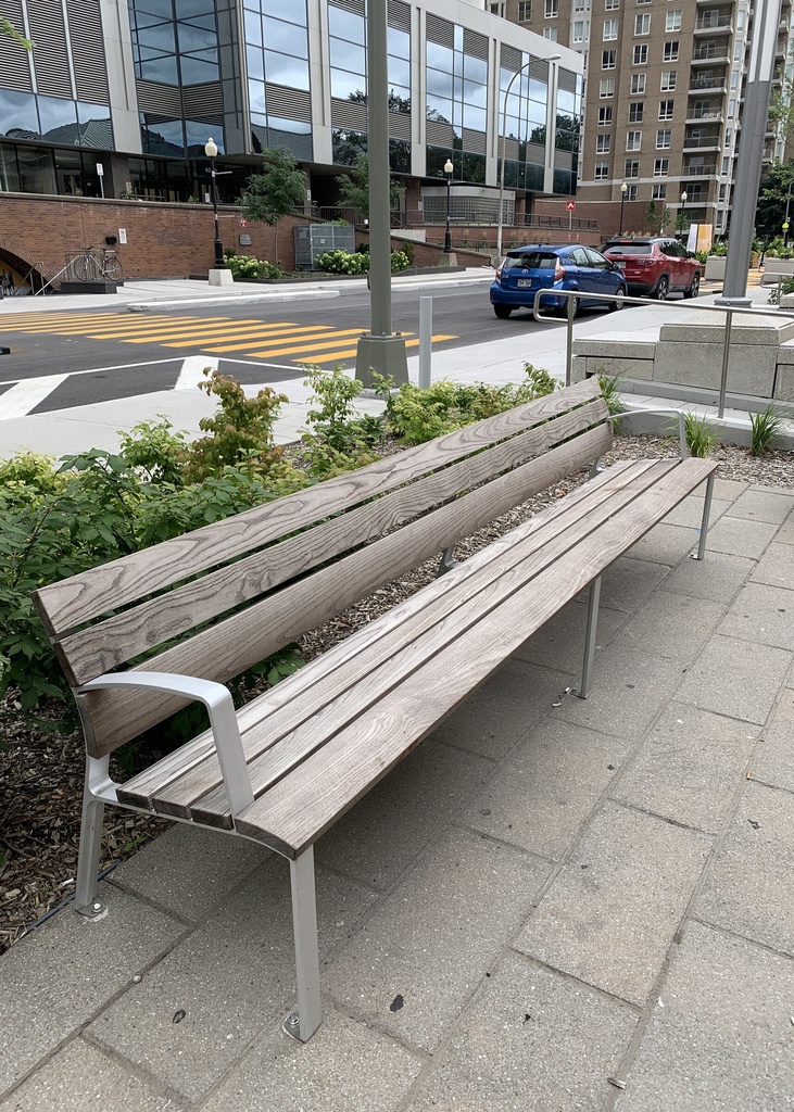 Banc design NeoRomántico Liviano 300® FSC Pine