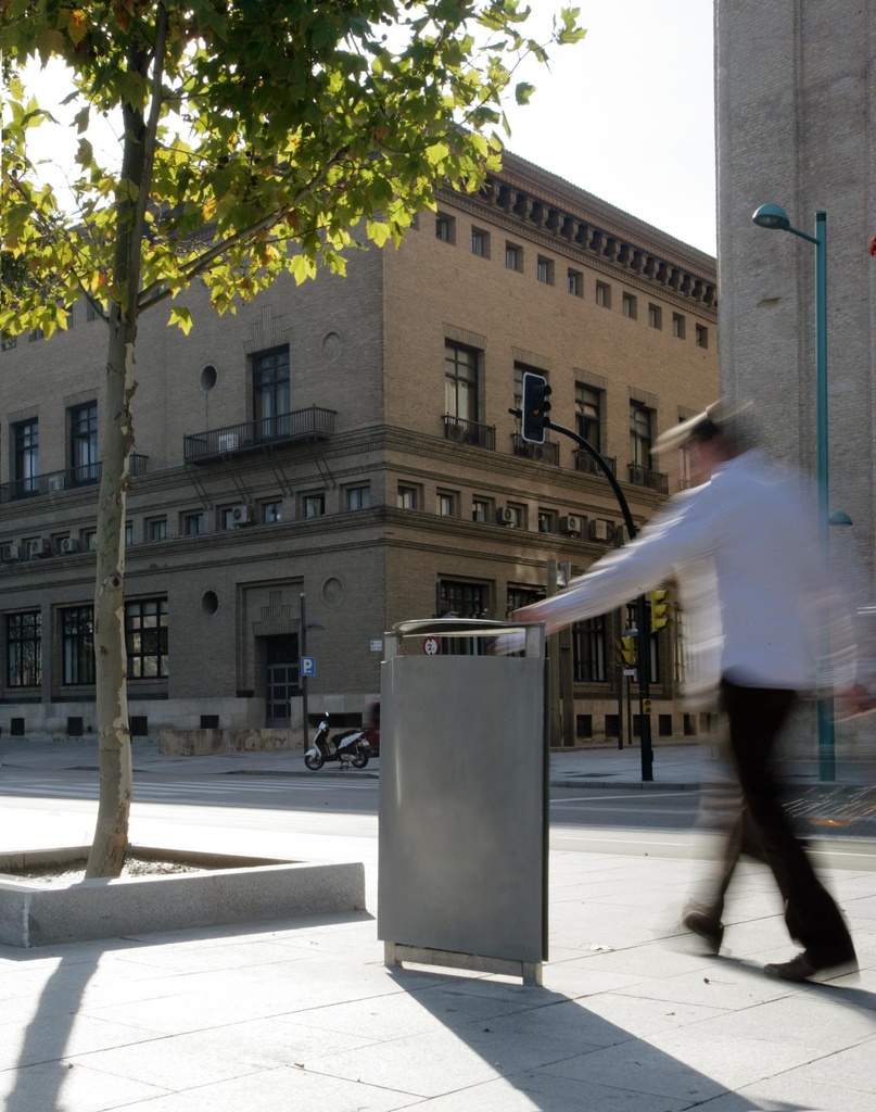 Design waste bin Fontana® with lid