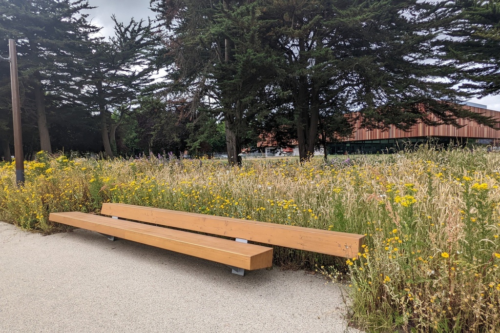 Design zitbank Trapecio Banco Glulam ©