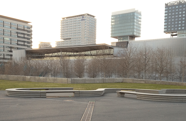 Design bench Hebi Recto Flotante ®